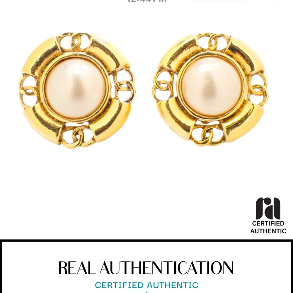 Chanel Paris Spring 1994 Pearl CC Logo clip-on Earrings